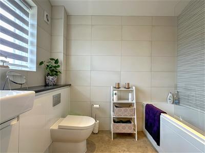 BATHROOM/WC